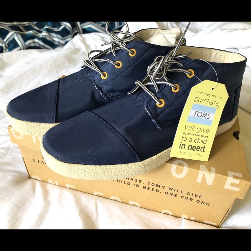 TOMS NWT Navy Blue Chukka Boots - Men’s Shoes